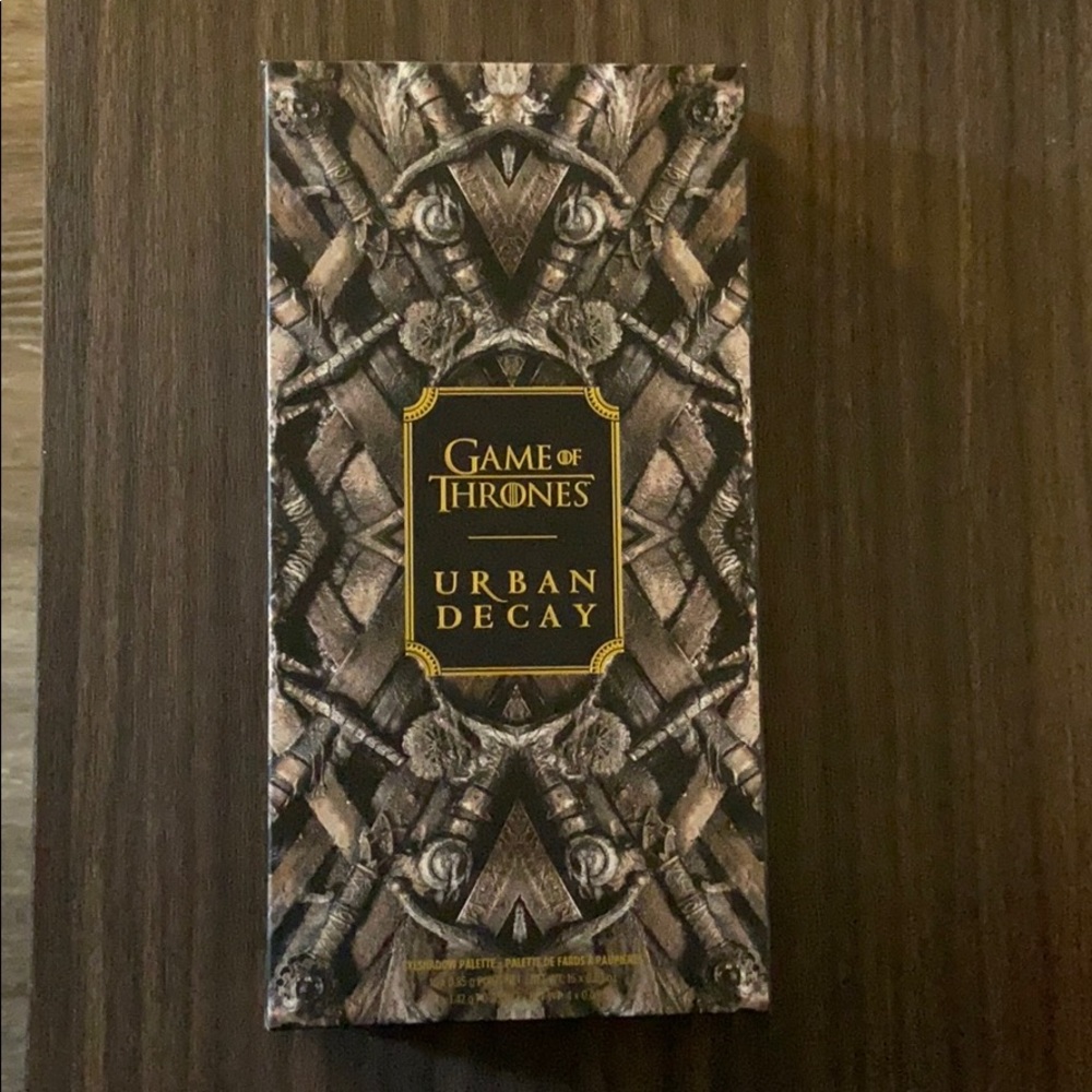 URBAN DECAY (UD) GAME OF THRONES EYESHADOW PALETTE